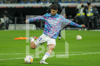 2021-12-01 - Marco Asensio of Real Madrid warms up during the Spanish championship La liga football match between Real Madrid and Athletic Club on December 1, 2021 at Santiago Bernabeu stadium in Madrid, Spain - REAL MADRID VS ATHLETIC CLUB - SPANISH LA LIGA - SOCCER