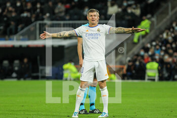 2021-12-01 - Toni Kroos of Real Madrid gestures during the Spanish championship La liga football match between Real Madrid and Athletic Club on December 1, 2021 at Santiago Bernabeu stadium in Madrid, Spain - REAL MADRID VS ATHLETIC CLUB - SPANISH LA LIGA - SOCCER