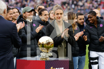 2021-12-04 - Alexia Putellas of Women's FC Barcelona with ballon d'or during the Spanish championship La Liga football match between FC Barcelona and Real Betis Balompie on December 4, 2021 at Camp Nou Stadium in Barcelona, Spain - FC BARCELONA VS REAL BETIS BALOMPIE - SPANISH LA LIGA - SOCCER