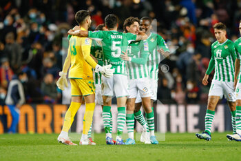 2021-12-04 - Betis players celebrate the victory during the Spanish championship La Liga football match between FC Barcelona and Real Betis Balompie on December 4, 2021 at Camp Nou Stadium in Barcelona, Spain - FC BARCELONA VS REAL BETIS BALOMPIE - SPANISH LA LIGA - SOCCER