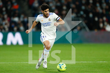 2021-12-12 - Marco Asensio of Real Madrid during the Spanish championship La Liga football match between Real Madrid and Atletico de Madrid on December 12, 2021 at Santiago Bernabeu stadium in Madrid, Spain - REAL MADRID VS ATLETICO DE MADRID - SPANISH LA LIGA - SOCCER