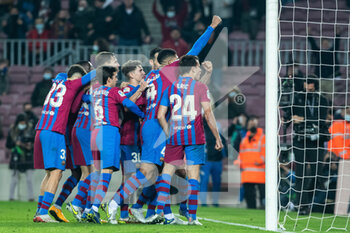 2021-12-18 - Nico Gonzalez of FC Barcelona celebrates a goal with teammates during the Spanish championship La Liga football match between FC Barcelona and Elche CF on December 18, 2021 at Camp Nou stadium in Barcelona, Spain - FC BARCELONA VS ELCHE CF - SPANISH LA LIGA - SOCCER