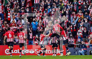 2021-12-19 - Inaki Williams of Athletic Club celebrates his goal with his teammates during the Spanish championship La Liga football match between Athletic Club and Real Betis Balompie on December 19, 2021 at San Mames stadium in Bilbao, Spain - ATHLETIC CLUB VS REAL BETIS BALOMPIE - SPANISH LA LIGA - SOCCER