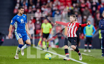 2021-12-19 - Guido Rodriguez of Real Betis Balompie, Iker Muniain of Athletic Club during the Spanish championship La Liga football match between Athletic Club and Real Betis Balompie on December 19, 2021 at San Mames stadium in Bilbao, Spain - ATHLETIC CLUB VS REAL BETIS BALOMPIE - SPANISH LA LIGA - SOCCER