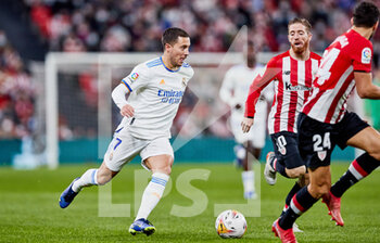 2021-12-22 - Eden Hazard of Real Madrid during the Spanish championship La Liga football match between Athletic Club and Real Madrid CF on December 22, 2021 at San Mames stadium in Bilbao, Spain - ATHLETIC CLUB VS REAL MADRID CF - SPANISH LA LIGA - SOCCER