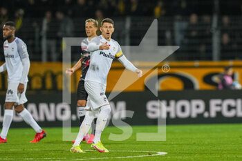 2021-10-27 - 27.10.2021, Lugano, Stadio Cornaredo, 1/8  Final Swiss Cup: FC Lugano - BSC Young Boys,  #16 Christian Fassnacht (Young Boys) talk the team - 1/8 FINALS - FC LUGANO VS BSC YOUNG BOYS - SWISS CUP - SOCCER