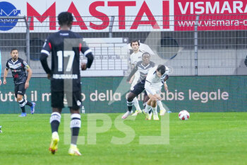 2021-10-31 - 31.10.2021, Lugano, Stadio Cornaredo, FC Lugano - Servette FC  , #8 Christopher Lungoyi (Lugano) against #10 Alex Schalk (Servette) - FC LUGANO VS SERVETTE FC - SWISS SUPER LEAGUE - SOCCER