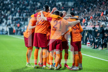 2021-10-25 - Alexandru Cicaldau of Galatasaray celebrates his goal with teammates during the Turkish championship Super Lig football match between Besiktas and Galatasaray on October 25, 2021 at Vodafone Park in Istanbul, Turkey - BESIKTAS VS GALATASARAY - TURKISH SUPER LEAGUE - SOCCER