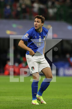 2021-10-06 - Federico Chiesa of Italy in action during the UEFA Nations League Finals 2021 semi-final football match between Italy and Spain at Giuseppe Meazza Stadium, Milan, Italy on October 06, 2021 - SEMIFINALE 2021 - ITALIA VS SPAGNA - UEFA NATIONS LEAGUE - SOCCER