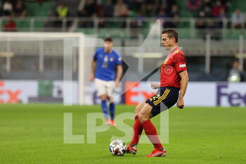 2021-10-06 - Cesar Azpilicueta of Spain in action during the UEFA Nations League Finals 2021 semi-final football match between Italy and Spain at Giuseppe Meazza Stadium, Milan, Italy on October 06, 2021 - SEMIFINALE 2021 - ITALIA VS SPAGNA - UEFA NATIONS LEAGUE - SOCCER