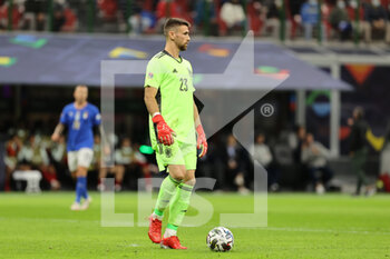 2021-10-06 - Unai Simon of Spain in action during the UEFA Nations League Finals 2021 semi-final football match between Italy and Spain at Giuseppe Meazza Stadium, Milan, Italy on October 06, 2021 - SEMIFINALE 2021 - ITALIA VS SPAGNA - UEFA NATIONS LEAGUE - SOCCER