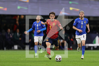 2021-10-06 - Gavi of Spain in action during the UEFA Nations League Finals 2021 semi-final football match between Italy and Spain at Giuseppe Meazza Stadium, Milan, Italy on October 06, 2021 - SEMIFINALE 2021 - ITALIA VS SPAGNA - UEFA NATIONS LEAGUE - SOCCER