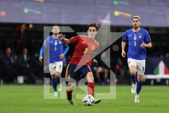 2021-10-06 - Gavi of Spain in action during the UEFA Nations League Finals 2021 semi-final football match between Italy and Spain at Giuseppe Meazza Stadium, Milan, Italy on October 06, 2021 - SEMIFINALE 2021 - ITALIA VS SPAGNA - UEFA NATIONS LEAGUE - SOCCER