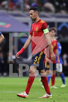 2021-10-06 - Sergio Busquets of Spain in action during the UEFA Nations League Finals 2021 semi-final football match between Italy and Spain at Giuseppe Meazza Stadium, Milan, Italy on October 06, 2021 - SEMIFINALE 2021 - ITALIA VS SPAGNA - UEFA NATIONS LEAGUE - SOCCER