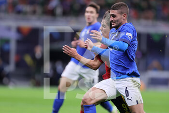 2021-10-06 - Marco Verratti of Italy fights for the ball against Gavi of Spain during the UEFA Nations League Finals 2021 semi-final football match between Italy and Spain at Giuseppe Meazza Stadium, Milan, Italy on October 06, 2021 - SEMIFINALE 2021 - ITALIA VS SPAGNA - UEFA NATIONS LEAGUE - SOCCER