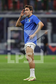2021-10-06 - Federico Chiesa of Italy warms up during the UEFA Nations League Finals 2021 semi-final football match between Italy and Spain at Giuseppe Meazza Stadium, Milan, Italy on October 06, 2021 - SEMIFINALE 2021 - ITALIA VS SPAGNA - UEFA NATIONS LEAGUE - SOCCER