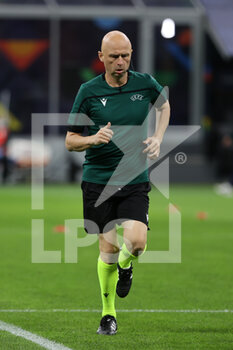 2021-10-06 - Sergei Karasev referee warms up during the UEFA Nations League Finals 2021 semi-final football match between Italy and Spain at Giuseppe Meazza Stadium, Milan, Italy on October 06, 2021 - SEMIFINALE 2021 - ITALIA VS SPAGNA - UEFA NATIONS LEAGUE - SOCCER