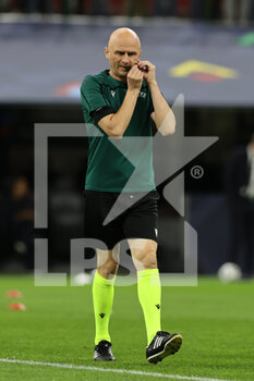 2021-10-06 - Sergei Karasev referee \waduring the UEFA Nations League Finals 2021 semi-final football match between Italy and Spain at Giuseppe Meazza Stadium, Milan, Italy on October 06, 2021 - SEMIFINALE 2021 - ITALIA VS SPAGNA - UEFA NATIONS LEAGUE - SOCCER