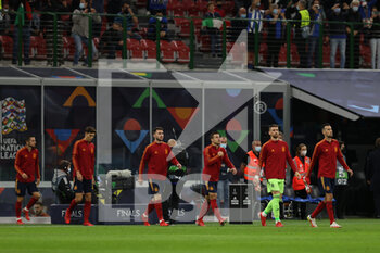 2021-10-06 - Spain players during the UEFA Nations League Finals 2021 semi-final football match between Italy and Spain at Giuseppe Meazza Stadium, Milan, Italy on October 06, 2021 - SEMIFINALE 2021 - ITALIA VS SPAGNA - UEFA NATIONS LEAGUE - SOCCER