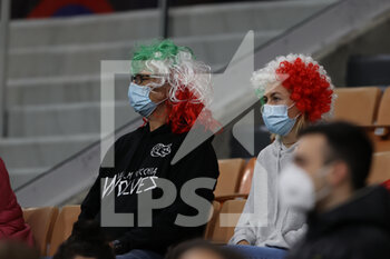2021-10-06 - Italian fans attend during the UEFA Nations League Finals 2021 semi-final football match between Italy and Spain at Giuseppe Meazza Stadium, Milan, Italy on October 06, 2021 - SEMIFINALE 2021 - ITALIA VS SPAGNA - UEFA NATIONS LEAGUE - SOCCER
