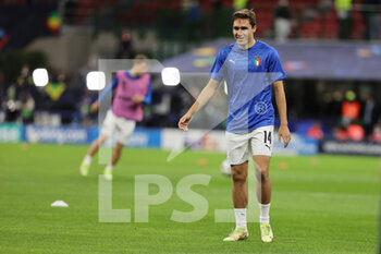 2021-10-06 - Federico Chiesa of Italy warms up during the UEFA Nations League Finals 2021 semi-final football match between Italy and Spain at Giuseppe Meazza Stadium, Milan, Italy on October 06, 2021 - SEMIFINALE 2021 - ITALIA VS SPAGNA - UEFA NATIONS LEAGUE - SOCCER