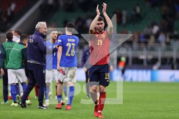 2021-10-06 - Aymeric Laporte of Spain celebrates the victory at the end of the match during the UEFA Nations League Finals 2021 semi-final football match between Italy and Spain at Giuseppe Meazza Stadium, Milan, Italy on October 06, 2021 - SEMIFINALE 2021 - ITALIA VS SPAGNA - UEFA NATIONS LEAGUE - SOCCER