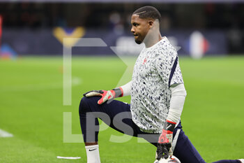 10/10/2021 - Mike Maignan of France warms up during the UEFA Nations League Finals 2021 final football match between Spain and France at Giuseppe Meazza Stadium, Milan, Italy on October 10, 2021 - FINALE - SPAGNA VS FRANCIA - UEFA NATIONS LEAGUE - CALCIO