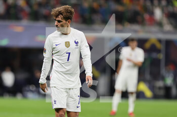 10/10/2021 - Antoine Griezmann of France in action during the UEFA Nations League Finals 2021 final football match between Spain and France at Giuseppe Meazza Stadium, Milan, Italy on October 10, 2021 - FINALE - SPAGNA VS FRANCIA - UEFA NATIONS LEAGUE - CALCIO