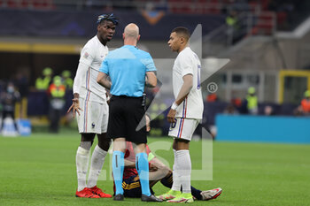 10/10/2021 - Paul Pogba of France reacts with Referee Anthony Taylor during the UEFA Nations League Finals 2021 final football match between Spain and France at Giuseppe Meazza Stadium, Milan, Italy on October 10, 2021 - FINALE - SPAGNA VS FRANCIA - UEFA NATIONS LEAGUE - CALCIO