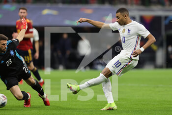 10/10/2021 - Kylian Mbappe of France scores a goal during the UEFA Nations League Finals 2021 final football match between Spain and France at Giuseppe Meazza Stadium, Milan, Italy on October 10, 2021 - FINALE - SPAGNA VS FRANCIA - UEFA NATIONS LEAGUE - CALCIO