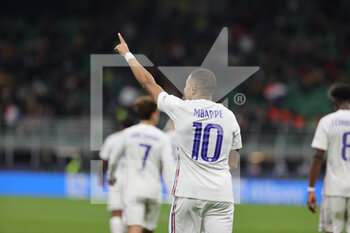 10/10/2021 - Kylian Mbappe of France celebrates after scoring a goal during the UEFA Nations League Finals 2021 final football match between Spain and France at Giuseppe Meazza Stadium, Milan, Italy on October 10, 2021 - FINALE - SPAGNA VS FRANCIA - UEFA NATIONS LEAGUE - CALCIO
