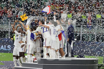 10/10/2021 - France players celebrate the victory during the UEFA Nations League Finals 2021 final football match between Spain and France at Giuseppe Meazza Stadium, Milan, Italy on October 10, 2021 - FINALE - SPAGNA VS FRANCIA - UEFA NATIONS LEAGUE - CALCIO
