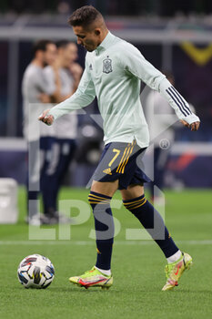 10/10/2021 - Yeremi Pino of Spain warms up during the UEFA Nations League Finals 2021 final football match between Spain and France at Giuseppe Meazza Stadium, Milan, Italy on October 10, 2021 - FINALE - SPAGNA VS FRANCIA - UEFA NATIONS LEAGUE - CALCIO