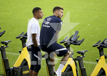 2021-10-08 - Kylian Mbappe, Lucas Hernandez of France during the French team training session in preparation for the UEFA Nations League final on October 8, 2021 at Stadio Olimpico Grande Torino in Turin, Italy - FRENCH TEAM TRAINING IN PREPARATION FOR THE UEFA NATIONS LEAGUE FINAL - UEFA NATIONS LEAGUE - SOCCER