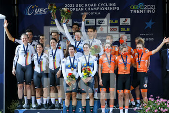 08/09/2021 - Mixed relay podium with Italy first, Germany second and Netherlands third - UEC ROAD EUROPEAN CHAMPIONSHIPS - TEAM RELAY (MEN/WOMEN TEAM TIME TRIAL) - STRADA - CICLISMO