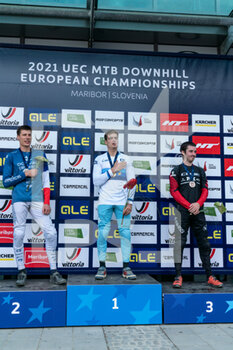 2021-08-07 - Elite men podium, 1st place Loris VERGIER of France, 2nd place Benoit COULANGES of France, 3rd place Danny Hart of Great Britain, during the 2021 UEC MTB Downhill European Championships, Cycling event on August 8, 2021 in Maribor, Slovenia - Photo Olly Bowman / DPPI - 2021 UEC MTB DOWNHILL EUROPEAN CHAMPIONSHIPS - CYCLOCROSS - CYCLING