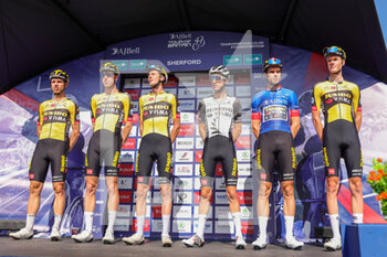 2021-09-06 - Wout Van Aert and Team Jumbo-Visma during the Tour of Britain, second stage between Sherford and Exeter in Devon, Sherford to Exeter, United Kingdom on 6 September 2021 - TOUR OF BRITAIN, SECOND STAGE BETWEEN SHERFORD AND EXETER - GIRO D'ITALIA - CYCLING