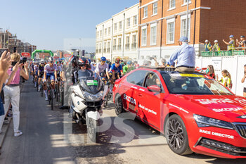 2021-09-06 - The teams set off during the Tour of Britain, second stage between Sherford and Exeter in Devon, Sherford to Exeter, United Kingdom on 6 September 2021 - TOUR OF BRITAIN, SECOND STAGE BETWEEN SHERFORD AND EXETER - GIRO D'ITALIA - CYCLING
