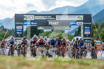 2021-08-26 - The start of the race during the Cross Country Short Track XCC at the 2021 MTB World Championships, Mountain Bike cycling event on August 26, 2021 in Val Di Sole, Italy - Photo Olly Bowman / DPPI - 2021 MTB WORLD CHAMPIONSHIPS - MTB - MOUNTAIN BIKE - CYCLING