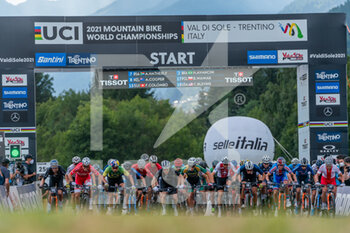 2021-08-26 - Start during the Cross Country Short Track XCC at the 2021 MTB World Championships, Mountain Bike cycling event on August 26, 2021 in Val Di Sole, Italy - Photo Olly Bowman / DPPI - 2021 MTB WORLD CHAMPIONSHIPS - MTB - MOUNTAIN BIKE - CYCLING