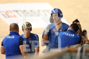 2021-10-19 - Team man Italia cyclist and staff during the Tissot UCI Track Cycling World Championships 2021, training day on October 19, 2021 at Stab Vélodrome in Roubaix, France - TISSOT UCI TRACK CYCLING WORLD CHAMPIONSHIPS 2021, TRAINING DAY - TRACK - CYCLING