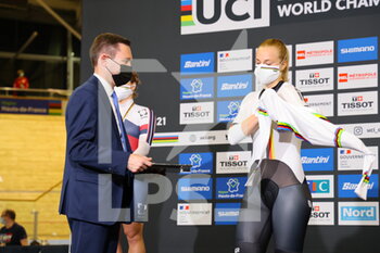 2021-10-23 - President UCI David LAPPARTIENT and Lea Sophie FRIEDRICH World Champion during the Tissot UCI Track Cycling World Championships 2021 on October 23, 2021 at Stab Vélodrome in Roubaix, France - TISSOT UCI TRACK CYCLING WORLD CHAMPIONSHIPS 2021 - TRACK - CYCLING