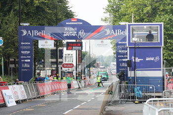 2021-09-09 - General View of the finish line during the fifth and final stage of the Tour of Britain 2021, between Alderley Park and Warrington in the North West of England, United Kingdom on 9 September 2021 - TOUR OF BRITAIN 2021, BETWEEN ALDERLEY PARK AND WARRINGTON - TOUR OF BRITAIN - CYCLING