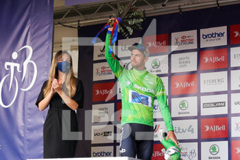 2021-09-09 - Jacob Scott GBR on the podium during the fifth and final stage of the Tour of Britain 2021, between Alderley Park and Warrington in the North West of England, United Kingdom on 9 September 2021 - TOUR OF BRITAIN 2021, BETWEEN ALDERLEY PARK AND WARRINGTON - TOUR OF BRITAIN - CYCLING
