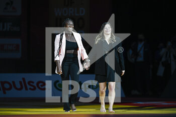2021-10-16 - Clarisse Agbegnenou (left) of France and Tina Trstenjak during the Paris Grand Slam 2021, Judo event on October 16, 2021 at AccorHotels Arena in Paris, France - PARIS GRAND SLAM 2021, JUDO EVENT - JUDO - CONTACT