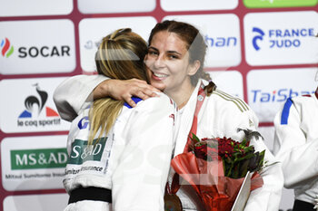 2021-10-16 - Women -63 kg, Barbara TIMO of Portugal gold medal hugs Lucy RENSHALL of Great Britain during the podium ceremony of the Paris Grand Slam 2021, Judo event on October 16, 2021 at AccorHotels Arena in Paris, France - PARIS GRAND SLAM 2021, JUDO EVENT - JUDO - CONTACT