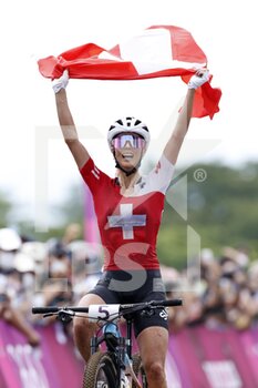 2021-07-27 - NEEF Jolanda (SUI) Gold Medal during the Olympic Games Tokyo 2020, Cycling Mountain Bike Women's Cross-country on July 27, 2021 at Izu MTB Course in Izu, Japan - Photo Photo Kishimoto / DPPI - OLYMPIC GAMES TOKYO 2020, JULY 27, 2021 - OLYMPIC GAMES TOKYO 2020 - OLYMPIC GAMES