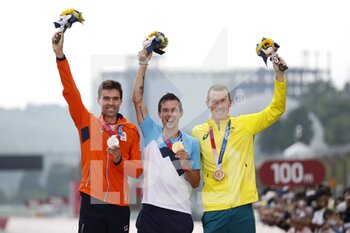 2021-07-28 - DUMOULIN Tom (NED) 2nd Silver Medal, ROGLIC Primoz (SLO) Winner Gold Medal, DENNIS Rohan (AUS) 3rd Bronze Medal during the Olympic Games Tokyo 2020, Cycling Road Race Men's Individual Time Trial on July 28, 2021 at Fuji International Speedway in Oyama, Japan - Photo Photo Kishimoto / DPPI - OLYMPIC GAMES TOKYO 2020, JULY 28, 2021 - OLYMPIC GAMES TOKYO 2020 - OLYMPIC GAMES