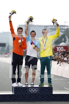 2021-07-28 - DUMOULIN Tom (NED) 2nd Silver Medal, ROGLIC Primoz (SLO) Winner Gold Medal, DENNIS Rohan (AUS) 3rd Bronze Medal during the Olympic Games Tokyo 2020, Cycling Road Race Men's Individual Time Trial on July 28, 2021 at Fuji International Speedway in Oyama, Japan - Photo Photo Kishimoto / DPPI - OLYMPIC GAMES TOKYO 2020, JULY 28, 2021 - OLYMPIC GAMES TOKYO 2020 - OLYMPIC GAMES
