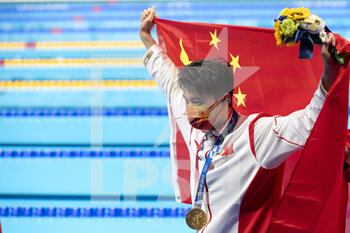 2021-07-30 - Shun Wang of China celebrates with the China flag after winning the gold medal during the Olympic Games Tokyo 2020, men 200m Individual Medley final on July 30, 2021 at Tokyo Aquatics Centre in Tokyo, Japan - Photo Giorgio Scala / Orange Pictures / DPPI - OLYMPIC GAMES TOKYO 2020, JULY 30, 2021 - OLYMPIC GAMES TOKYO 2020 - OLYMPIC GAMES